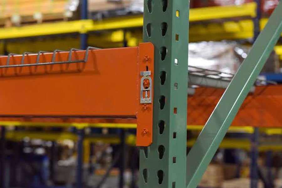 Heavy duty pallet rack installation in a distribution centre