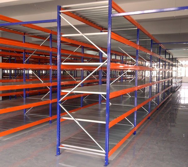 Heavy duty panel racking system storing palletised industrial stock