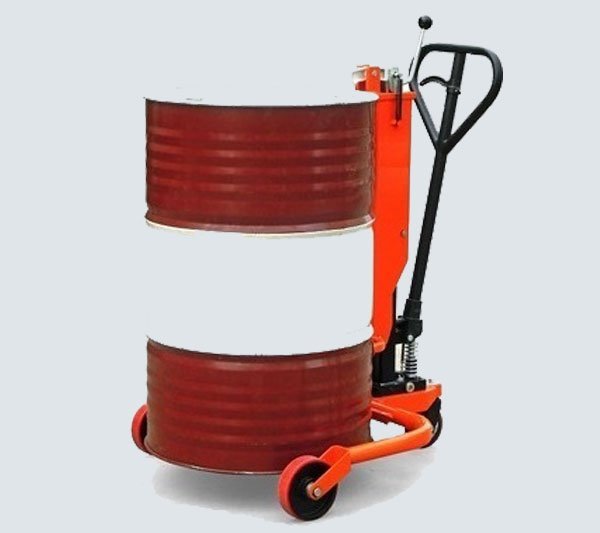 Hydraulic drum carrier gripping and lifting a steel drum
