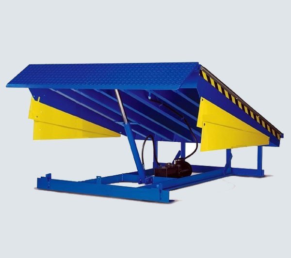 Hydraulic dock leveller bridging the gap between a loading dock and a trailer bed